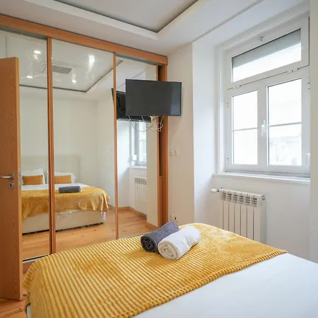 The Cordeiro House - No 67 - 2d - Spacious Three Bedroom Lägenhet *