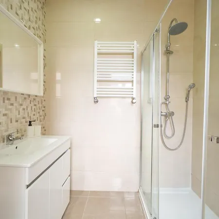 The Cordeiro House - No 67 - 2d - Spacious Three Bedroom דירה ליסבון