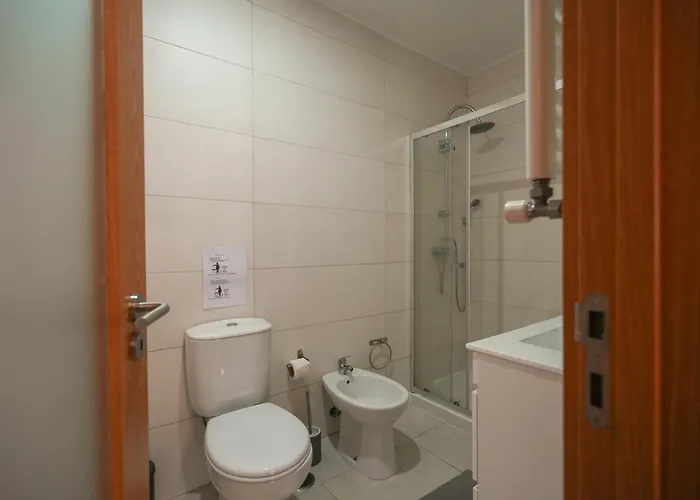 The Cordeiro House - No 67 - 2d - Spacious Three Bedroom ליסבון